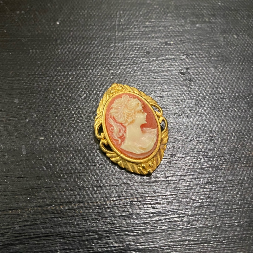 Vintage cameo pendant
